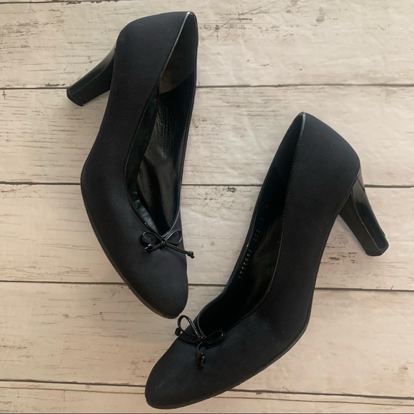 Ferragamo Shoe String Bow Pumps Black Heels Size 8 Vintage Round Toe - Picture 1 of 11